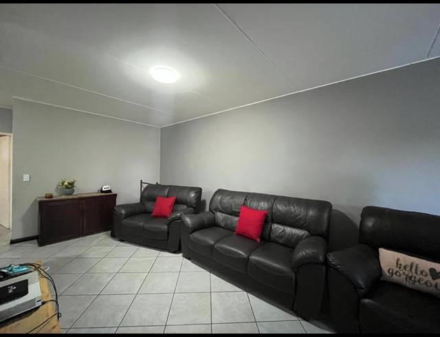 2 BEDROOM PROPERTY TO RENT IN BRENTWOOD PARK